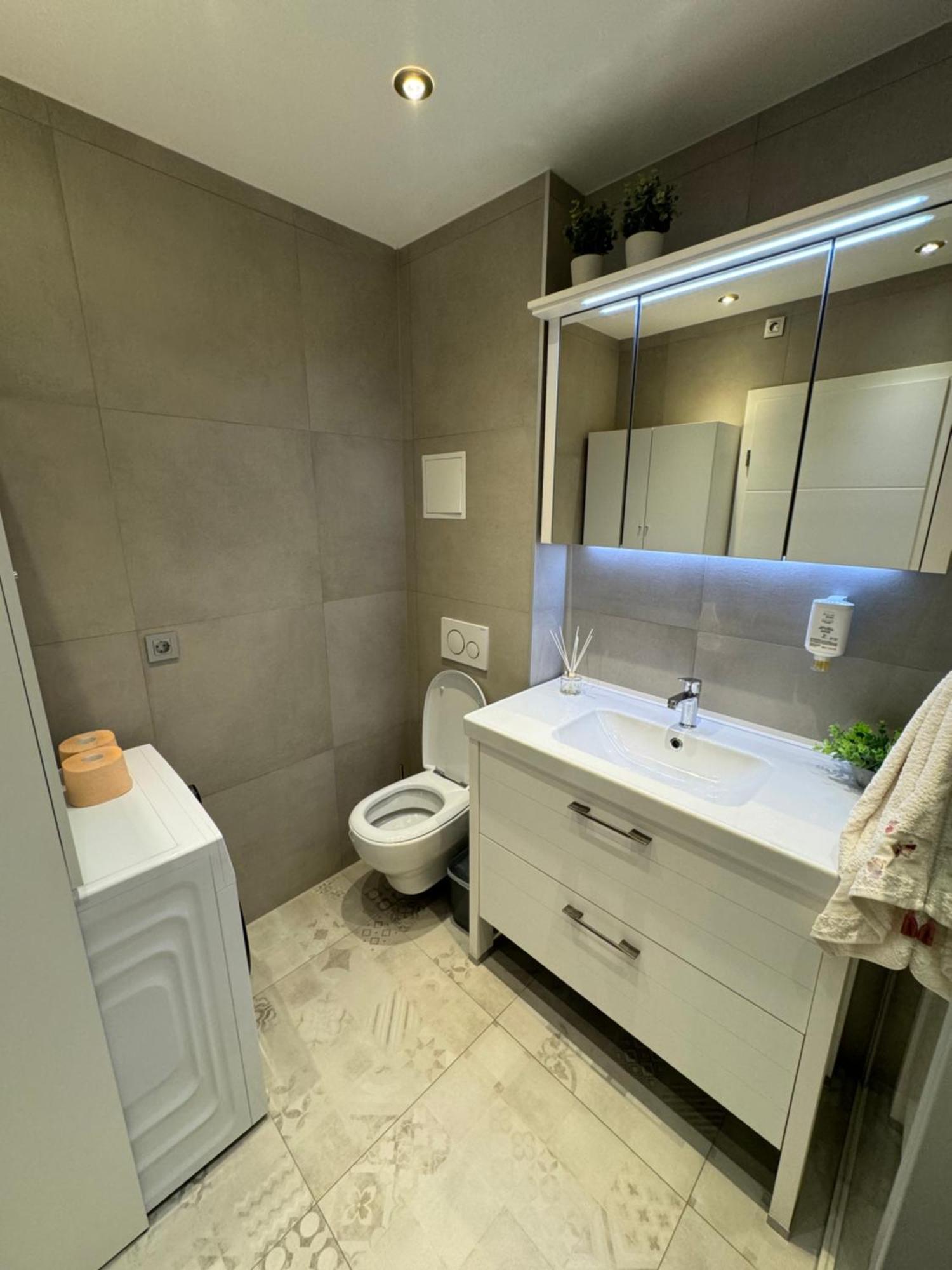 ספליט Apartment Astra With Private Parking מראה חיצוני תמונה