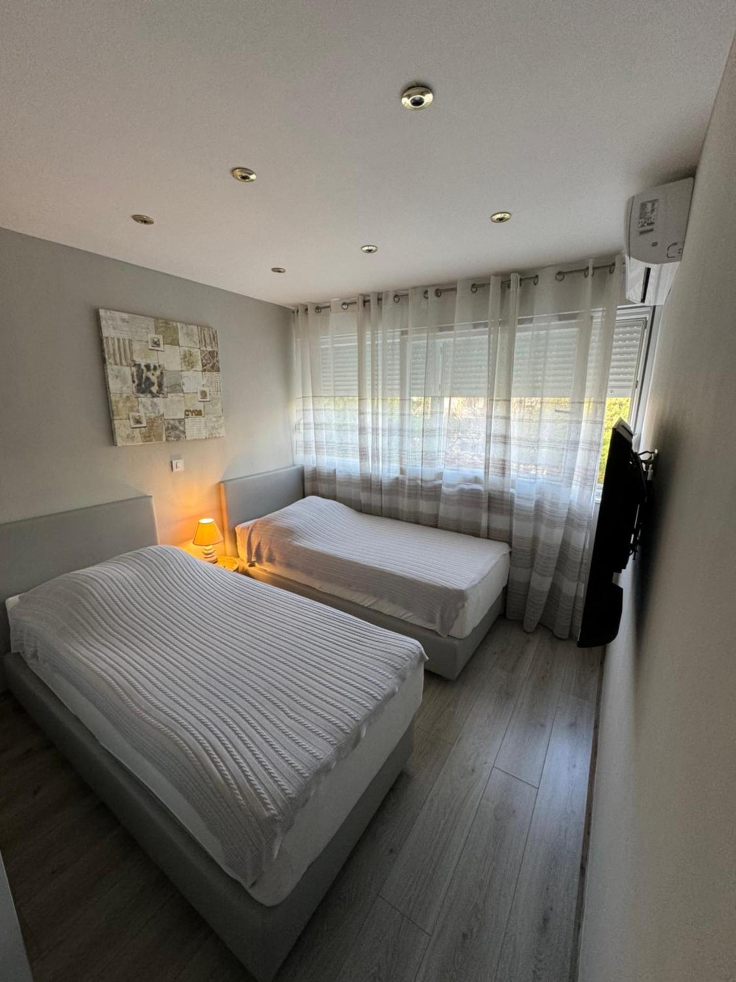 ספליט Apartment Astra With Private Parking מראה חיצוני תמונה